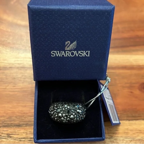NWT Swarovski Mini Chic Ring Black And Gold